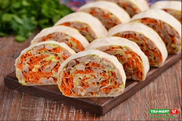 Рулет из лаваша с сыром и курицей