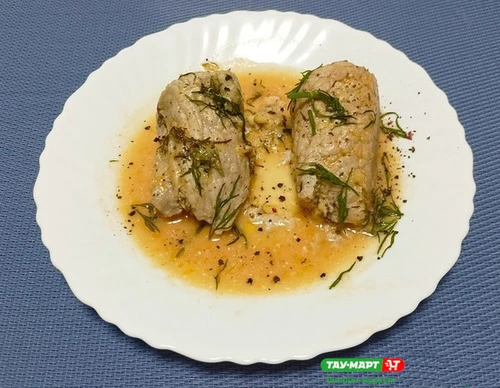 Тушеные свиные рулеты с сыром