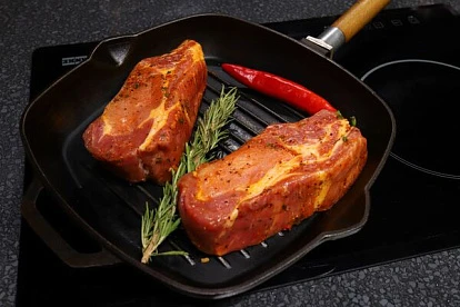 Шейный отруб свиной бескостный охлажденный ~2 кг Восточный Шейный отруб свиной бескостный охлажденный ~2 кг Восточный